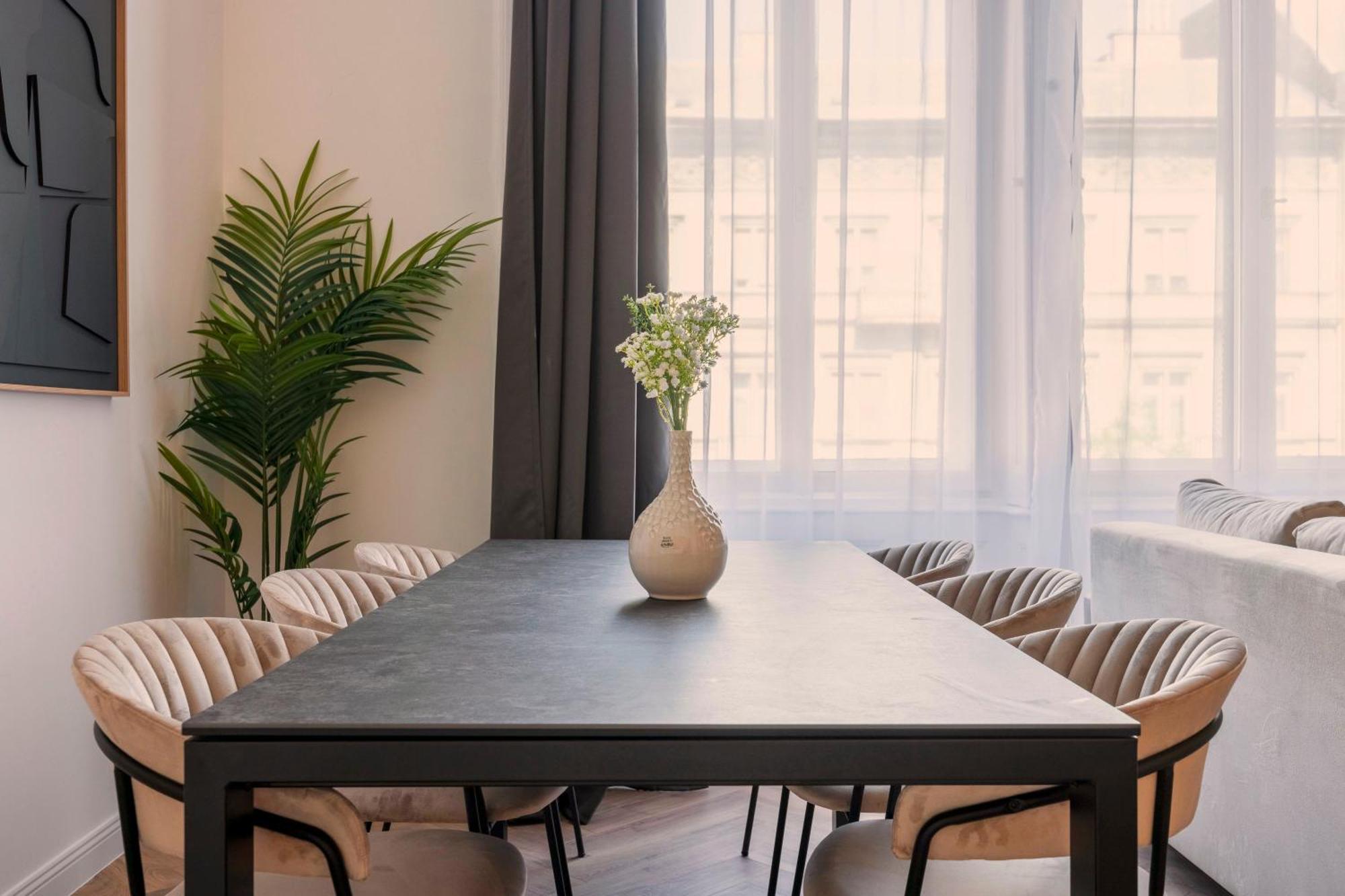 Exclusive Central 3Bedrm Stylish Residence By Prestige Homes Budapest Exteriör bild